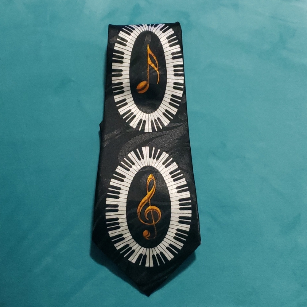 J1- Steven Harris musical notes piano keys tie